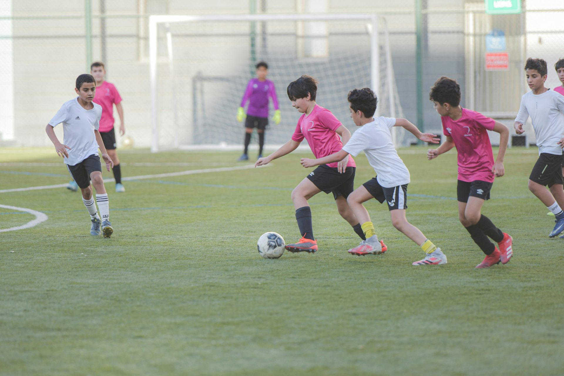 Jugendfußballspiel auf dem Feld